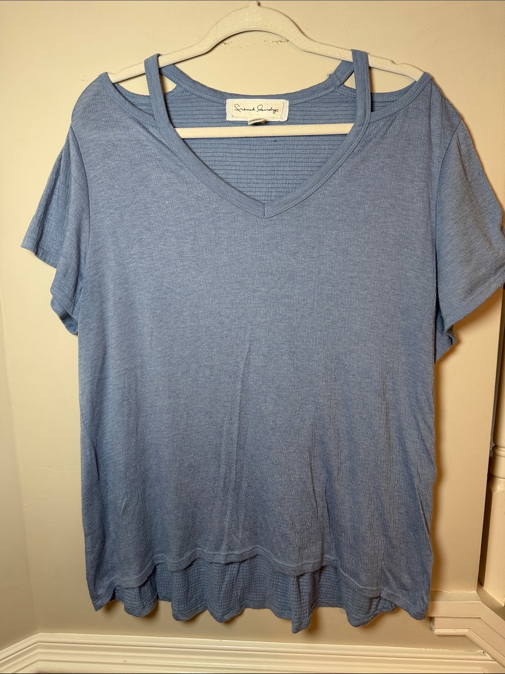 French Laundry Dusty Blue Textured Short Sleeve V-Neck Top. Size 2X.